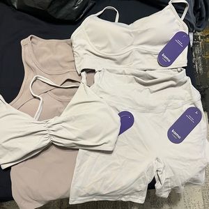 Kamo Fitness Bundle Large - two sports bras, one too and 
Shorts - Porpoise